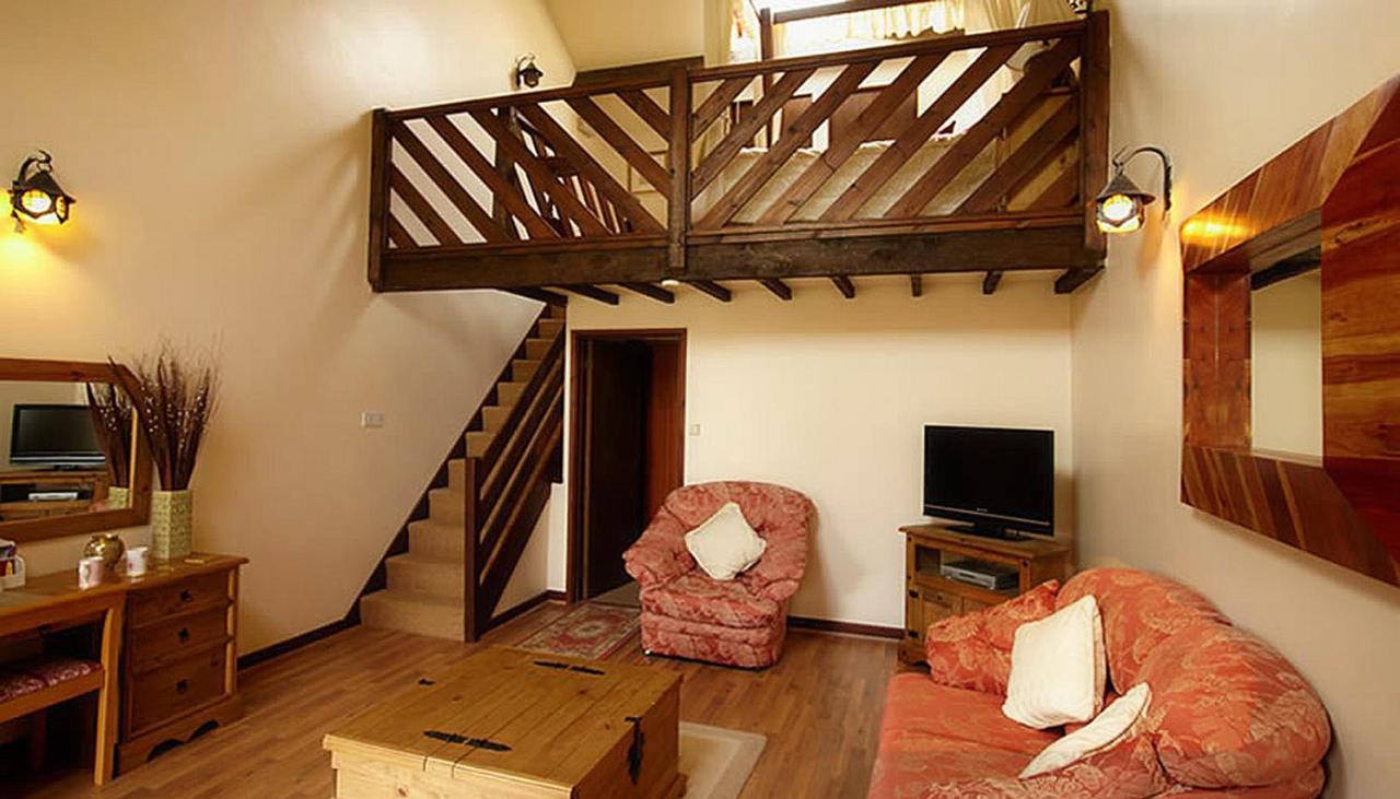 Miltons Country Lodge Lower Langford 外观 照片